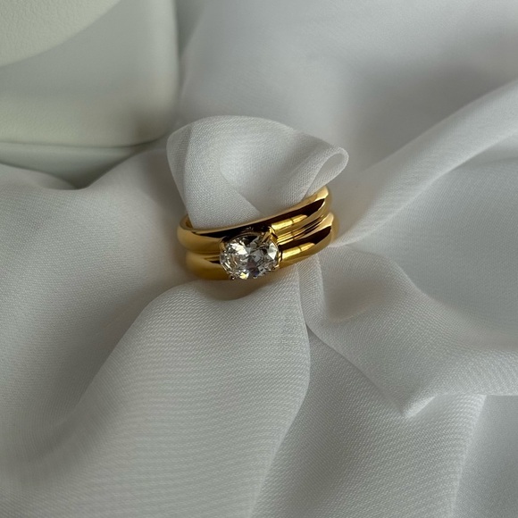 Chunky gold ring with cubic zirconia stone - Picture 1 of 5
